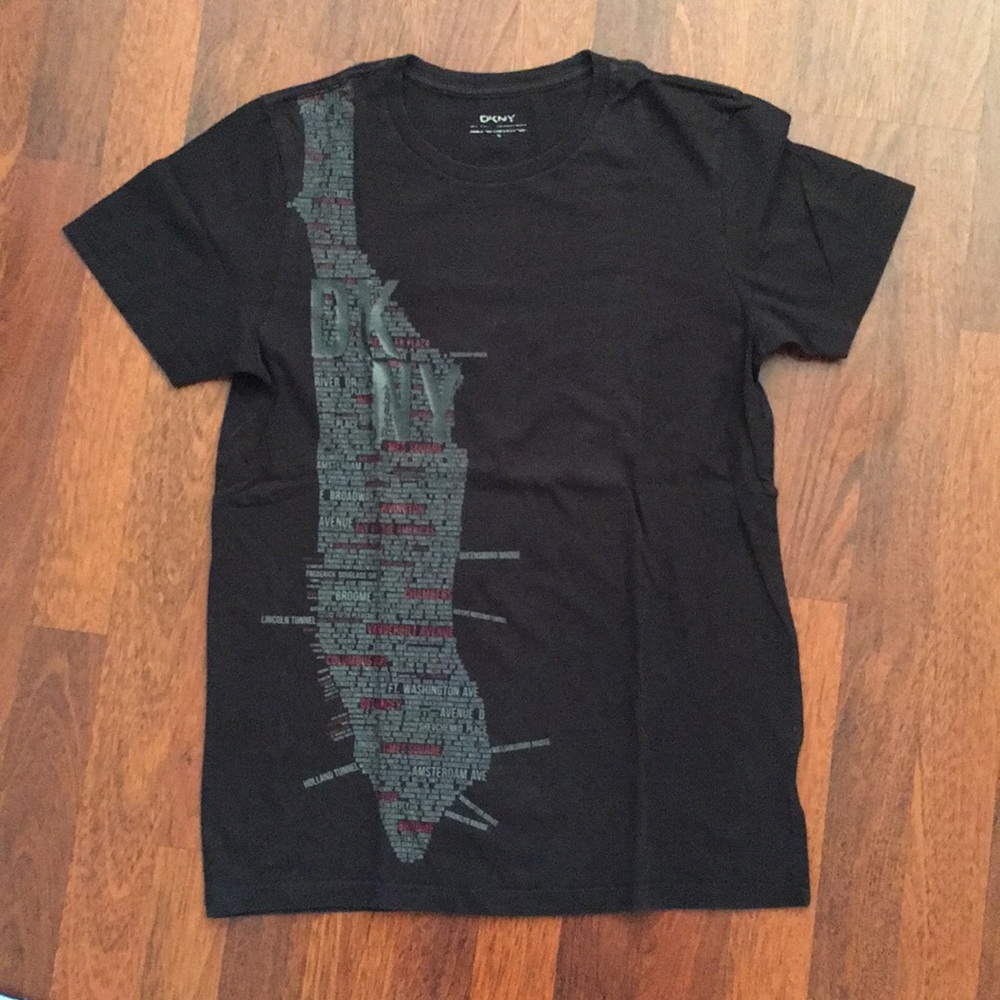 Black DKNY Manhattan tee